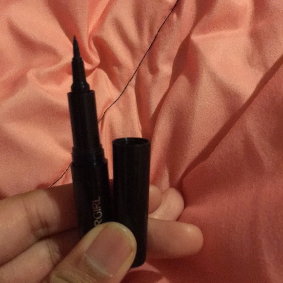 Covergirl Bombshell Intensity Liner. - Picture 2 of 2